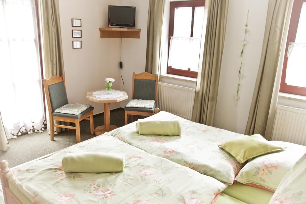 Fruehstuecks Pension Zum Postillion Klingenthal Exterior photo